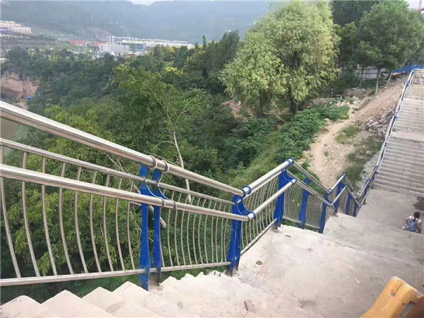 石景山不锈钢复合管护栏的特点与优势