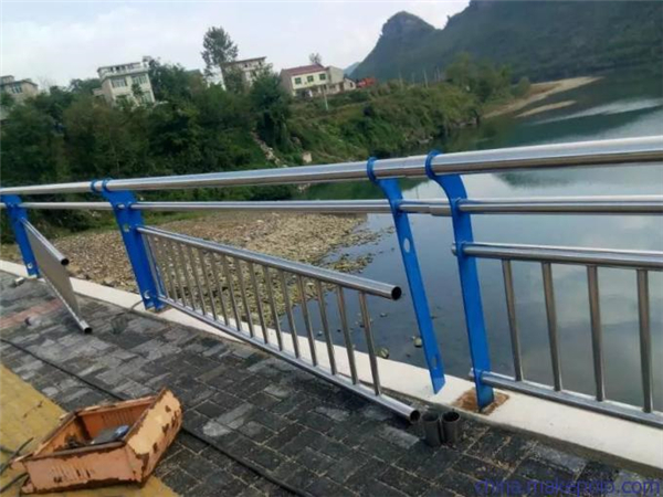 石景山不锈钢复合管护栏是一种卓越的防护材料